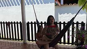 Tengo sexo con mi hermanastra lesbiana.