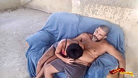 novinha dando cu no sofa