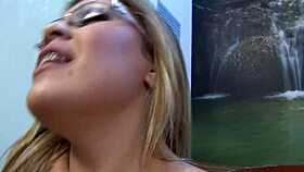 Anny Lee's show highlights her wet spots