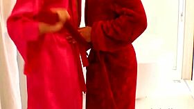 wow, lesbians in erotic bathtub arousing each other!