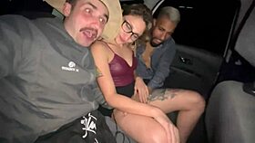 A loirinha gets into trouble with two in car ride