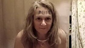 Esclave f performs striptease provocatively!