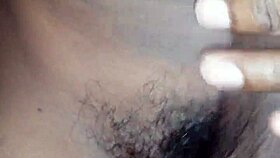 エロい熟女が激しい手コキで射精