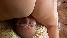 i'm licking my mature wife's cunt in this real home video