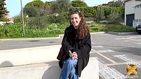 livia jeune bombasse wants to get fucked well by french milf