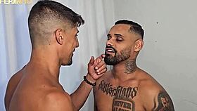 Meu amigo pauzudo shows off his monster cock in amateur video.