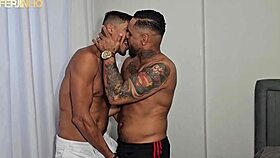 Meu amigo pauzudo shows off his monster cock in amateur video.