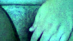 Abrindo Minha Bucetinha Virgem Molhadinha Pra Ser Lambida