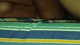 عجوز يوعد بتلفون جديد مقابل مص مبلول من بنت ناعمة خالية