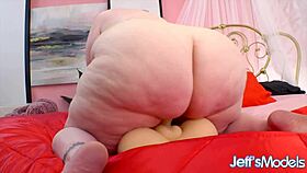 gorgeous bbw asstyn martin grinding fat ass on dildo?