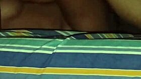 stari čovek obećava nov telefon za mokri pušenje bezdlake devojke