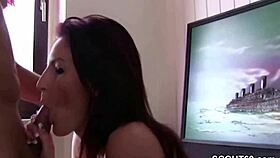 German teen amateur interacts with user in a casual scenario.