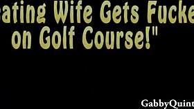 האם הלטינית הבוגדת גבי קינטרוס נתפסה מזיינת את גזם הדשא בחוץ עם ציצים גדולים חשופים?