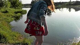 Vaay o esmer hatunun doğada külotsuz götü muhteşem duruyor!