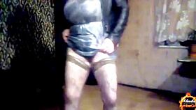 Amateur Klaudiaambergirl dances erotically and masturbates in stockings