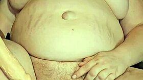 this wet pussy is getting foot fucked 😏