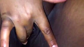 De quatro mostrando minha bunda