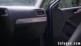 היטצ'הייקרית ביפולרית קירסטן סקוט מתכופפת לזין מפלצתי?