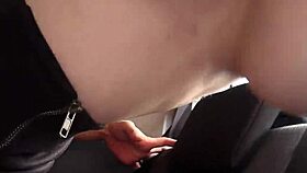 일본 밀프 큰 가슴으로 뒷좌석에서 남자 꼬셔