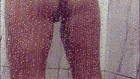 fui tomar banho e me masturbei no chuveiro 😏