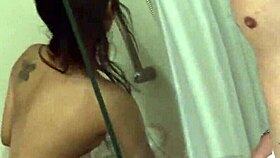 E fata japoneză unsă cu ulei gata să se fute?