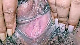 Big Boobs Hot Desi Indian Bhabhi Shows Hairy Pussy and Saggy Tits!