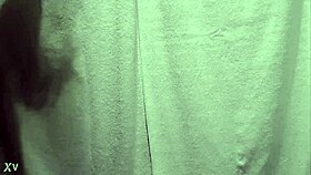 シンク下の隠しカメラがトイレのパンティを捉える