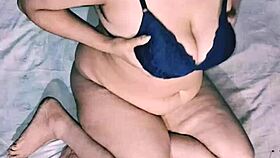 Big Boobs Hot Desi Indian Bhabhi Shows Hairy Pussy and Saggy Tits!