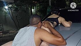 casada safada entrou vara no quintal em cima do carro e saiu escorrendo porra