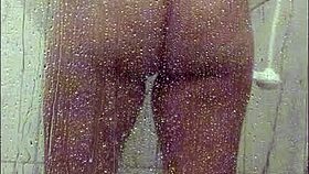 fui tomar banho e me masturbei no chuveiro 😏