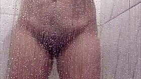 fui tomar banho e me masturbei no chuveiro 😏