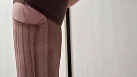 Mistress Elza Kom S says, Worship my sexy balloons and feet in this fetish session.