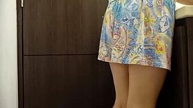 Hidden cam catches Venezuelan nurse Milet peeing?