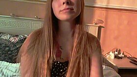 omg this beautiful sexy girl is fingering her pussy so hot 😍