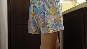 Hidden cam catches Venezuelan nurse Milet peeing?