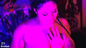 Is bbw girlfriend's foot sex hot?