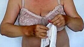 Od béžové k mátové, bujná babička Mariaolds cesta módou spodního prádla