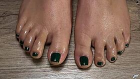 Want to see my curvy Colombian toes?