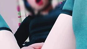 ホットな若い18歳レディーボーイのリンダがアナル貫通とソロオナニー