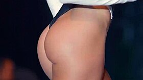 Modelo culonasa shows off her big ass in bikini!