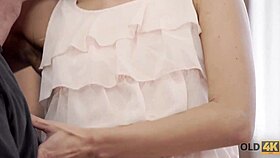 Old guitarist lets young fan play!