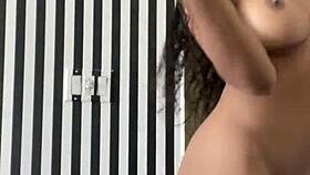 Hey, what do you think of this sexy Latina chica getting all desnuda?