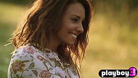 Anetta keys shows her naked body outdoors 😍