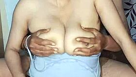 Alisha Bhabhi drăguță cu sâni mari, arată-mi pizda în prim-plan?