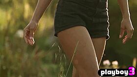 Anetta keys shows her naked body outdoors 😍