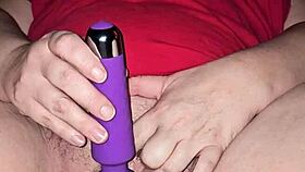 Solo milf with big pink pussy cums