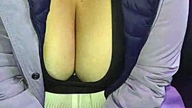 I acosando a madura venezolana culona en las calles de lima con hilo rojo parte 2, flashing outdoor exhibitionists.