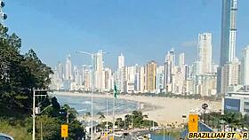 Ela completou 18 anos e chamou o amigo pra tirar a virgindade dela no meio do mato