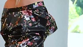 Enorme Irmã de Leito Faz Papel de Madrasta e Fode Irmão de Leito com Pau Grande?