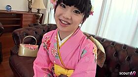 芸者ティーン18歳がキャスティングで毛むくじゃらマンコで誘惑